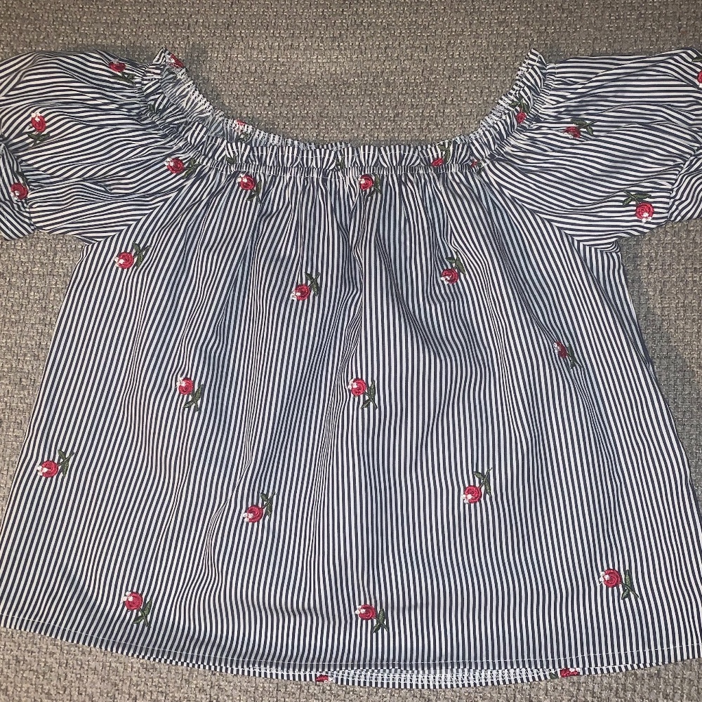 Forever 21 Off the Shoulder Floral Top: Size S